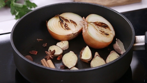 Phở bò thơm lừng nóng hổi ai cũng mê - 4