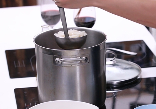 Phở bò thơm lừng nóng hổi ai cũng mê - 9