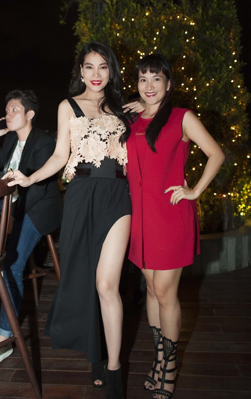 Trương Ngọc Ánh hôn Kim Lý trong tiệc sinh nhật - 9