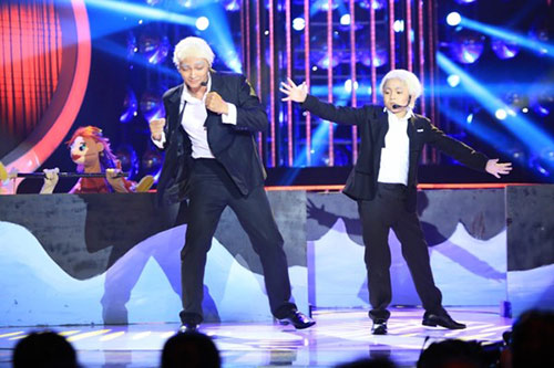 #039;Selena Gomez#039; nhí khiến Hoài Linh phấn khích - 2