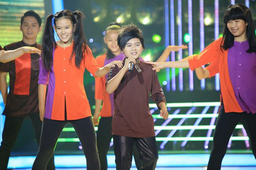 #039;Selena Gomez#039; nhí khiến Hoài Linh phấn khích - 3