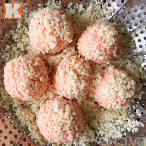 Ngon miệng với xôi bọc bánh gấc hấp - 8