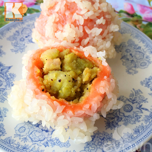 Ngon miệng với xôi bọc bánh gấc hấp - 12