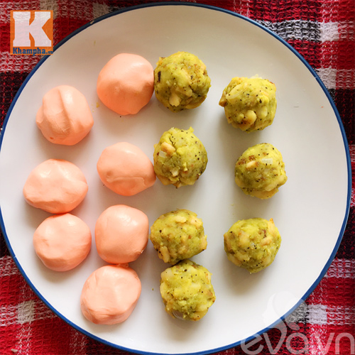 Ngon miệng với xôi bọc bánh gấc hấp - 6