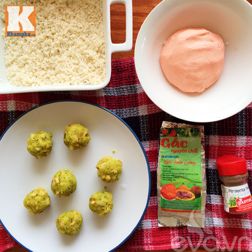 Ngon miệng với xôi bọc bánh gấc hấp - 1