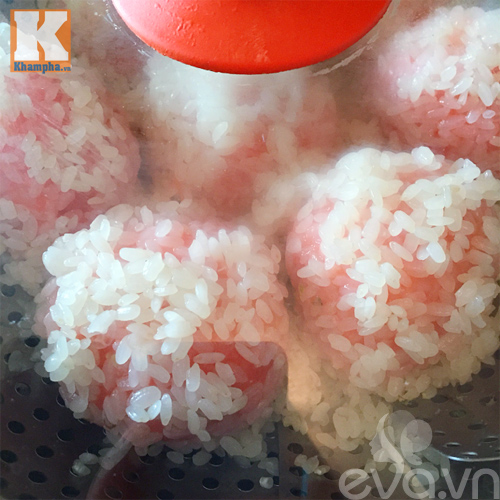 Ngon miệng với xôi bọc bánh gấc hấp - 9