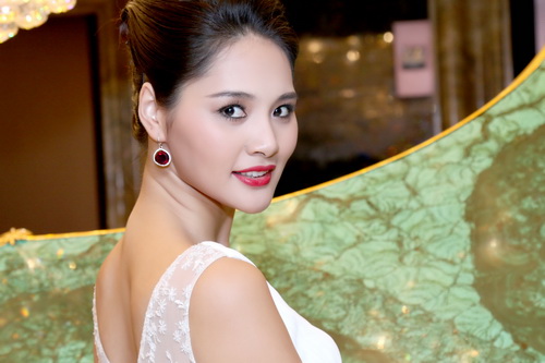 Hương Giang khoe vẻ đẹp quot;vạn người mêquot; - 5