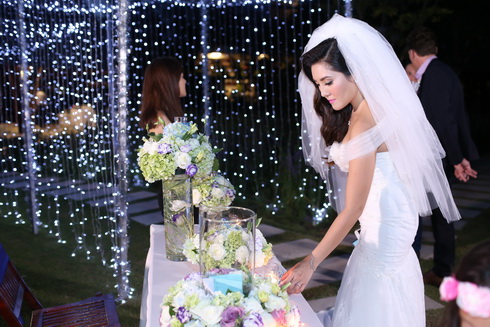 Hồ Bích Ngọc khóc bên chồng Tây trong tiệc cưới - 7