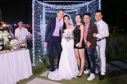 Hồ Bích Ngọc khóc bên chồng Tây trong tiệc cưới - 9