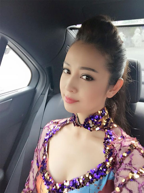 Angela Phương Trinh phớt lờ scandal hôn “cảnh sát đẹp trai” - 4
