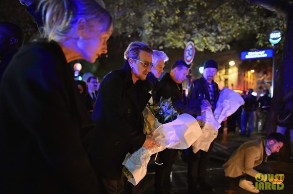 Nhóc Harper quot;ngáp ngắn ngáp dàiquot; bên bố trên sân cỏ - 12