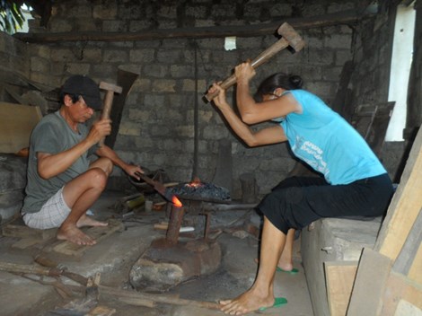 Bố mẹ thợ rèn nuôi ba con đậu ĐH Y Hà Nội - 1