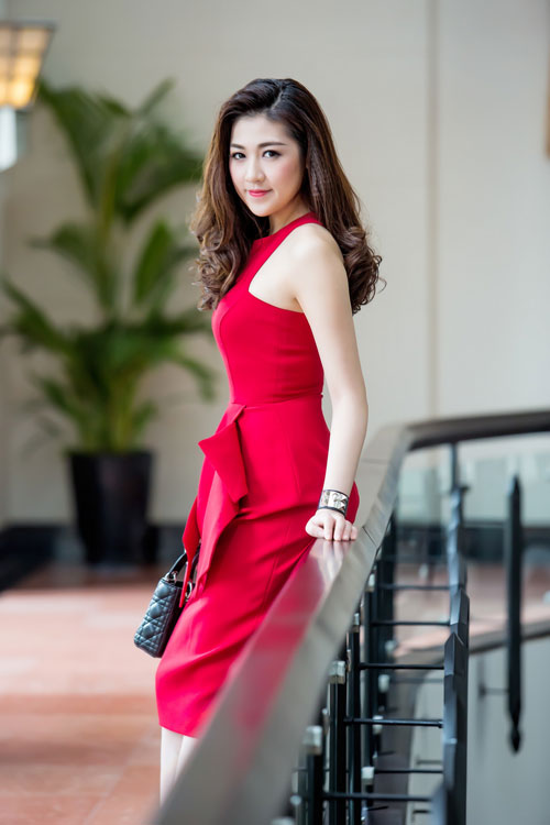 Á Hậu Tú Anh ngày càng rực rỡ, trưởng thành - 10