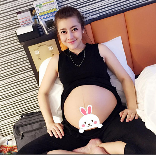 Mang thai 8 tháng, mẹ bầu Thái Lan vẫn đẹp quot;khó cưỡngquot; - 2