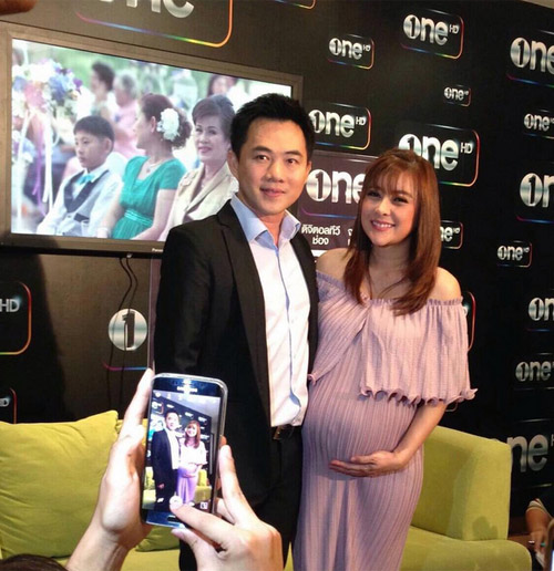 Mang thai 8 tháng, mẹ bầu Thái Lan vẫn đẹp quot;khó cưỡngquot; - 7