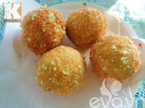 Bánh mì bọc cơm chiên nóng hổi - 8