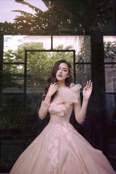 Sững sờ trước nhan sắc nữ thần của Mai Phương Thúy - 1