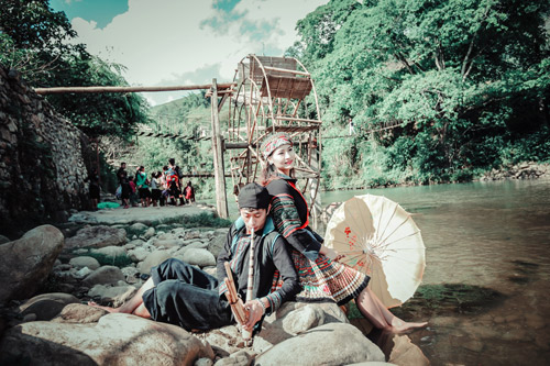 Ảnh cưới Khèn- Ô của cô dâu chú rể vẫn gọi nhau quot;mày-taoquot; - 12