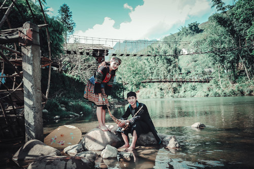 Ảnh cưới Khèn- Ô của cô dâu chú rể vẫn gọi nhau quot;mày-taoquot; - 8