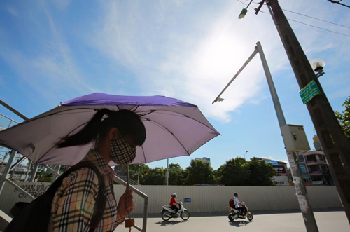 Quay cuồng trong nắng nóng đầu đông như giữa hè - 10