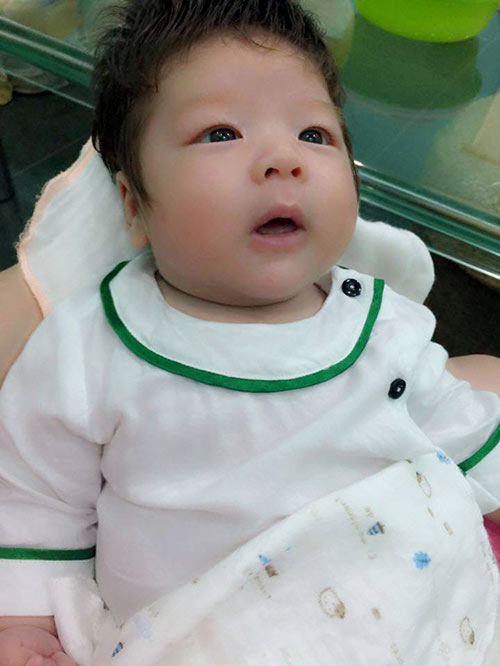 Con trai Nhật Kim Anh giống bố như đúc - 7