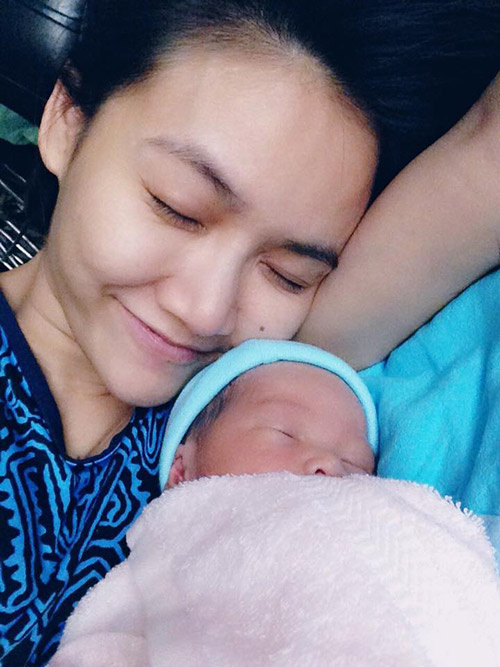 Anh Thúy X-Factor lần đầu khoe con trai 7 ngày tuổi - 2