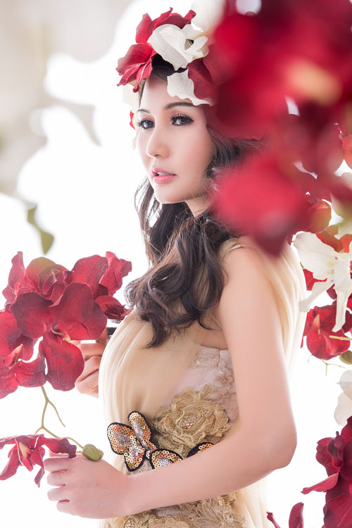 HH Sương Đặng đẹp tựa nữ thần với đầm hoa hồng - 2