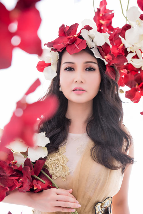 HH Sương Đặng đẹp tựa nữ thần với đầm hoa hồng - 5
