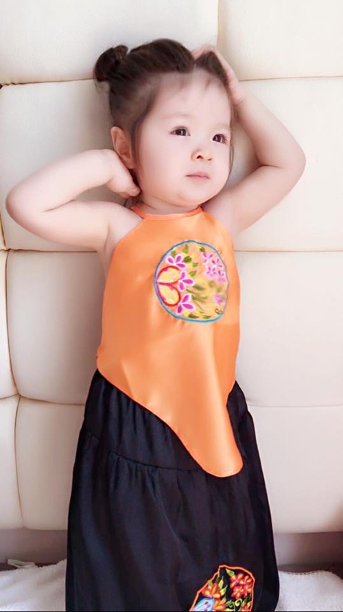 Con gái Elly Trần mặc áo yếm, cột tóc Na Tra gây quot;sốtquot; - 8