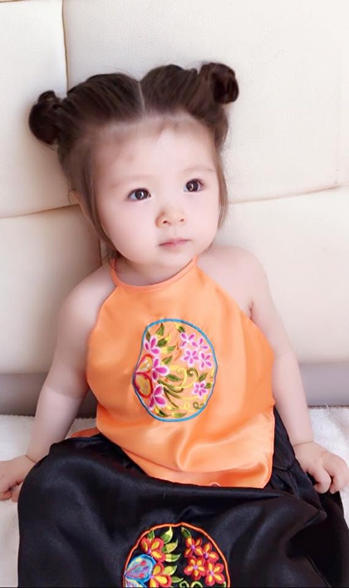 Con gái Elly Trần mặc áo yếm, cột tóc Na Tra gây quot;sốtquot; - 9