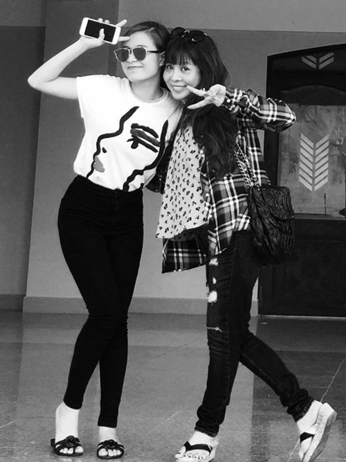 Mẹ con Hoàng Thùy Linh trẻ trung như 2 chị em - 9