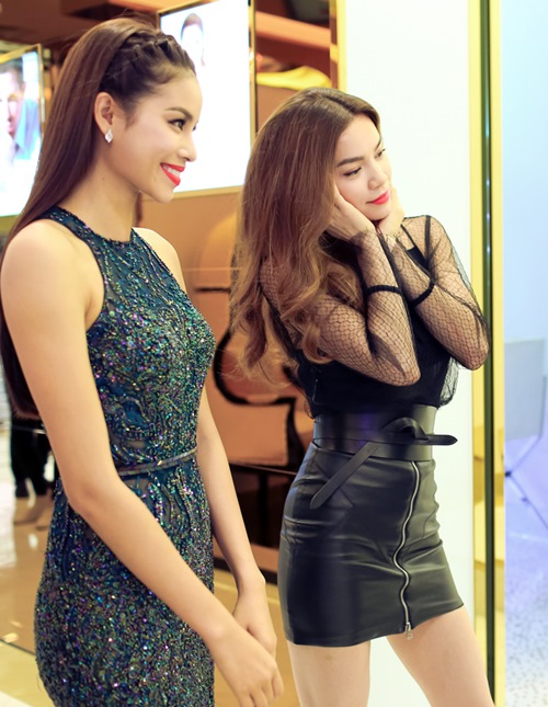 Hà Hồ - Phạm Hương bất ngờ thân thiết như hai chị em - 12