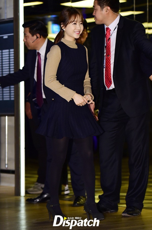 Bạn gái Lee Min Ho đẹp ngọt ngào tại buổi họp báo - 6