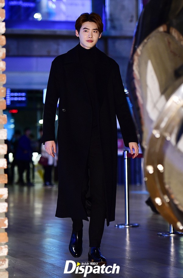 Bạn gái Lee Min Ho đẹp ngọt ngào tại buổi họp báo - 10