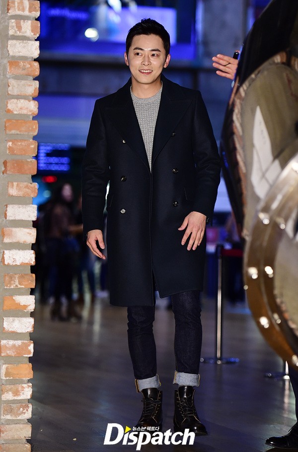 Bạn gái Lee Min Ho đẹp ngọt ngào tại buổi họp báo - 11