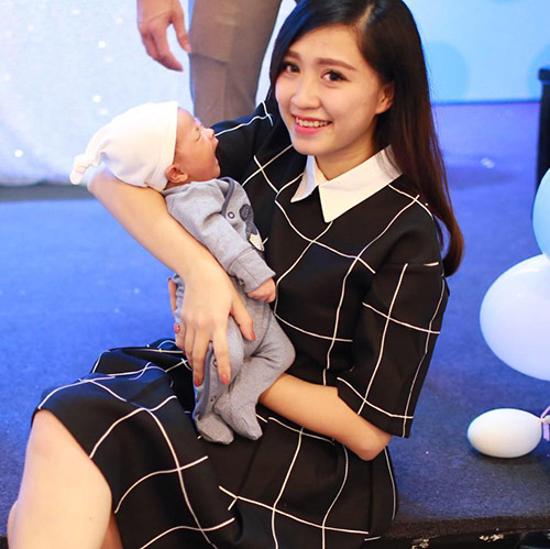 Hotgirl Hà Holly: Chồng vào phòng đẻ không sợ #039;mất hình ảnh#039; - 5