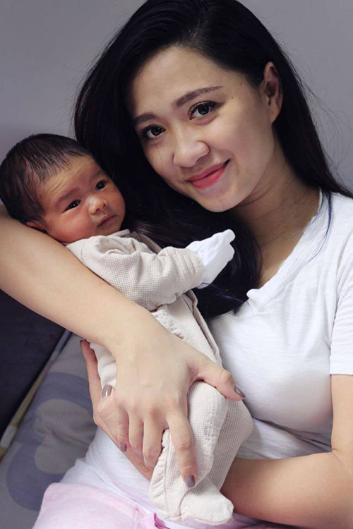 Hotgirl Hà Holly: Chồng vào phòng đẻ không sợ #039;mất hình ảnh#039; - 1