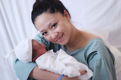 Hotgirl Hà Holly: Chồng vào phòng đẻ không sợ #039;mất hình ảnh#039; - 2