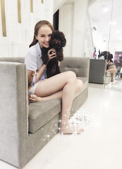 Hai con Hồng Nhung đáng yêu bên mẹ - 12
