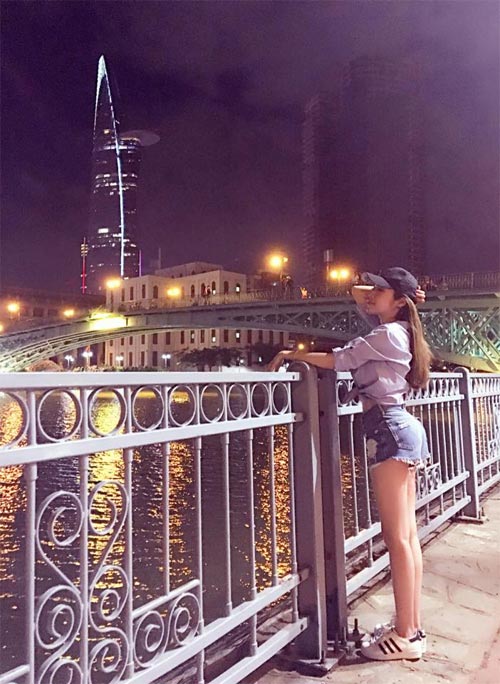 Hai con Hồng Nhung đáng yêu bên mẹ - 13