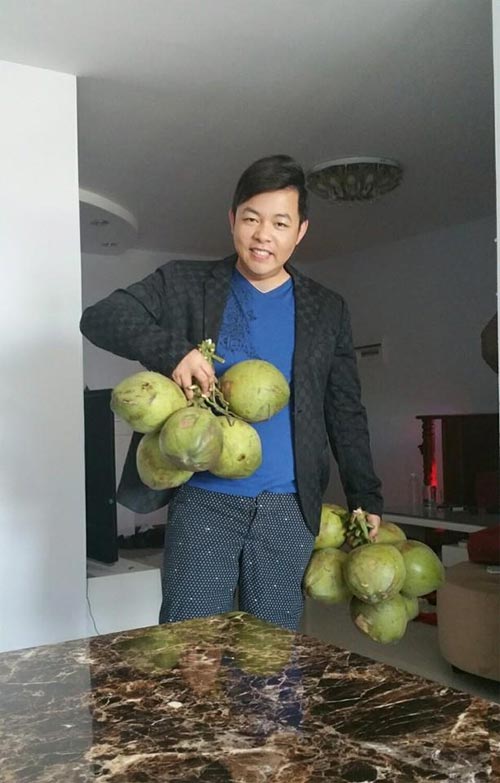 Hai con Hồng Nhung đáng yêu bên mẹ - 15