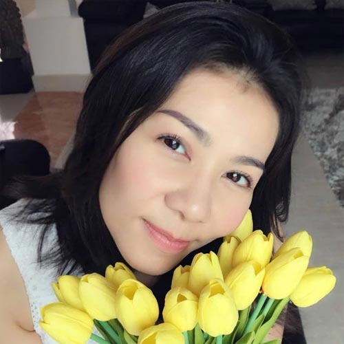 Hai con Hồng Nhung đáng yêu bên mẹ - 11