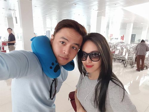 Hai con Hồng Nhung đáng yêu bên mẹ - 9