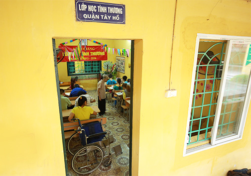 Lớp học của bà giáo già và học sinh không bao giờ... lớn - 1