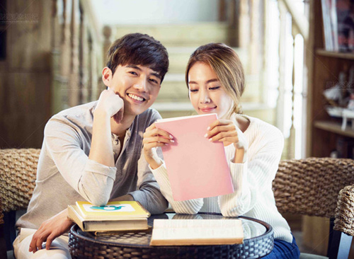 Vừa mới yêu, bạn gái vay tiền như cơm bữa - 1