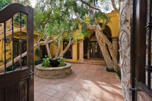 Nam tài tử dính HIV rao bán gấp hai biệt thự triệu đô - 2