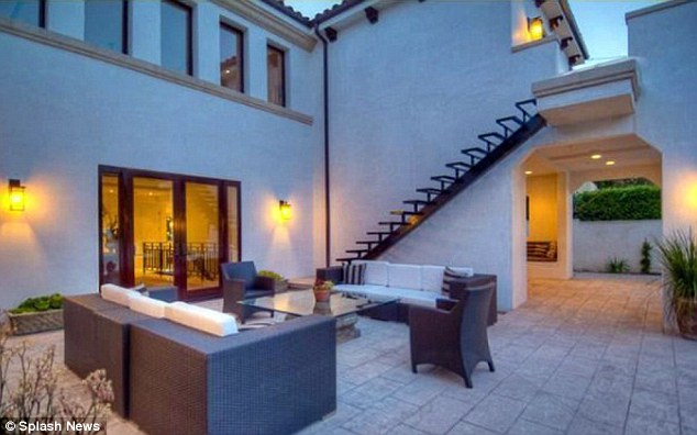 Nam tài tử dính HIV rao bán gấp hai biệt thự triệu đô - 8