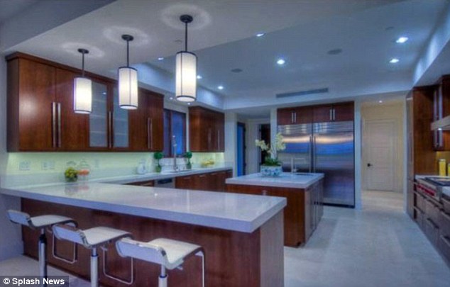 Nam tài tử dính HIV rao bán gấp hai biệt thự triệu đô - 6