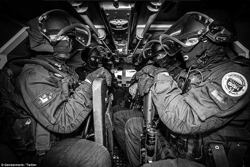 Đấu súng dữ dội ở khách sạn Mali, 170 con tin bị bắt giữ - 6