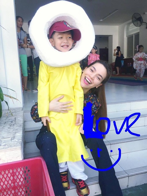 Subeo diện áo dài diễn văn nghệ ở trường - 1